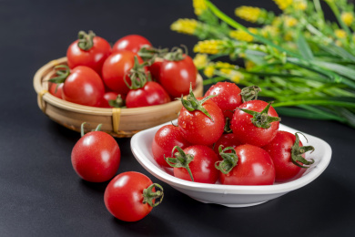 富含营养的健康食品樱桃西红柿圣女果特写