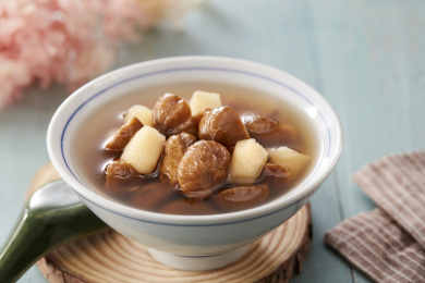 中国南方传统甜品糖水,马蹄板栗糖水