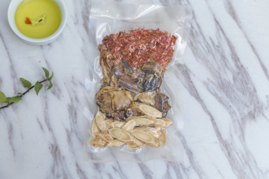 中药汤剂补阳还五汤真空包装室内静物特写