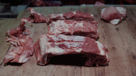 菜市场案板上的肉 食物