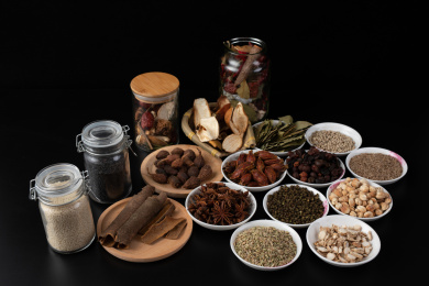 传统美食调料香料纯底拍摄