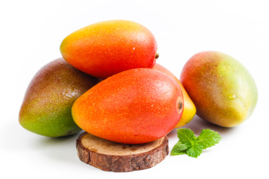 白底上放着一堆贵妃芒 