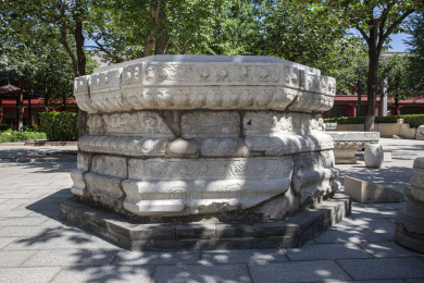 清代的一座"八角形铜塔须弥座"