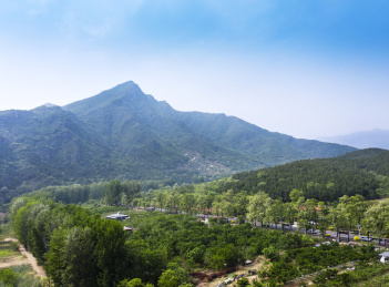 航拍春天北京郊区怀柔山水风光