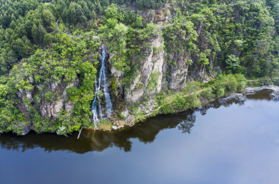 航拍春天北京郊区怀柔山水风光