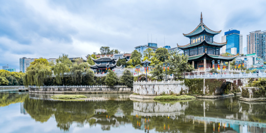 中国贵州贵阳甲秀楼建筑风光