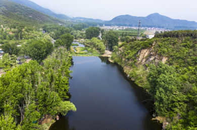 航拍春天北京郊区怀柔山水风光