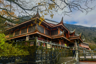 中国四川峨眉山接引寺秋色