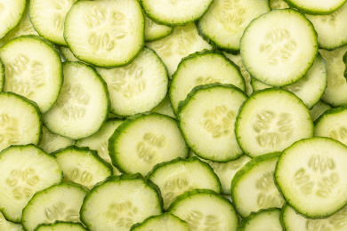 绿色新鲜的健康蔬菜黄瓜切片