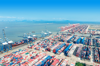 航拍南沙港集装箱码头风景