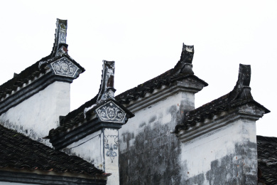 江西婺源黑白相间的徽派建筑的屋顶