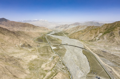 航拍中国青海格尔木青藏线