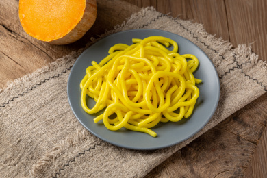 生的南瓜土豆粉 食品