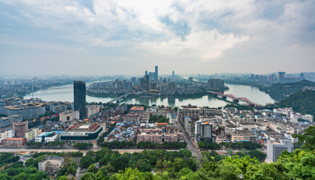 夏季午后柳州马鞍山城市天际线风光