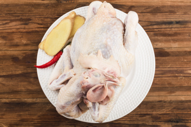 一只新鲜的生鸡 鸡肉