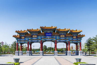 春夏之交蓝天下北京南海子公园