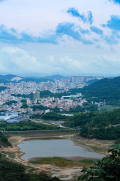 中国广东省惠州市新圩观音山下的小镇