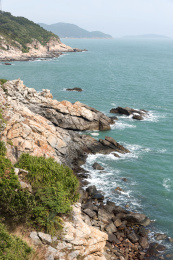 下川岛自然风光，蜿蜒的海岸线，嶙峋的山峦