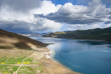 中国西藏山南市浪卡子县羊卓雍措羊湖