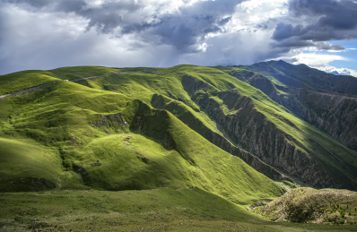 中国西藏山南市贡嘎县高山苔原草坡