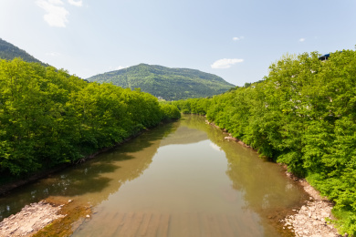 四川省苍溪县农村河流两岸风光