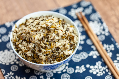 中国四川熟食土酸菜炒干饭俯视图