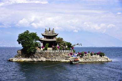 云南省大理市洱海中间的小普陀寺