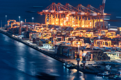 深圳南山区赤湾港货柜集装箱码头夜景