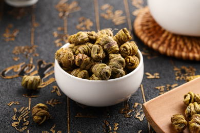 复古背景上的铁皮石斛