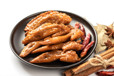 中国传统美食卤味鸡翅尖