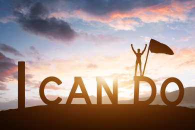 商务人士山顶成功的欢呼