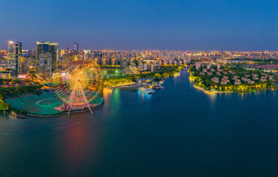 中国江苏省苏州市金鸡湖湖东CBD城市夜景
