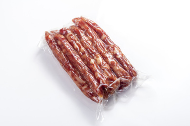 一袋真空包装腊肠特写