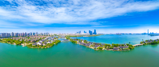 中国江苏省苏州市金鸡湖景区李公堤航拍风光