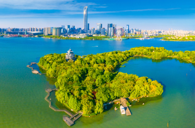 中国江苏省苏州市金鸡湖桃花岛与对岸湖东C
