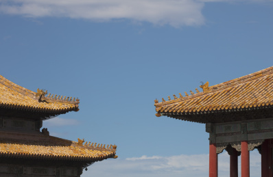 蓝天白云下的故宫斗拱飞檐