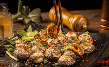 中国东北特色烧烤碳烤毛蚶