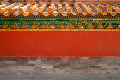 中国北京故宫里的古典红色围墙