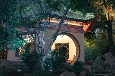 中国武汉东湖亭子夜景