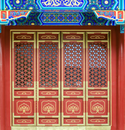 中式雕花实木门窗