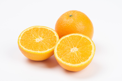 新鲜切开的橙子水果白底