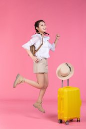 棚拍夏日造型年轻女子