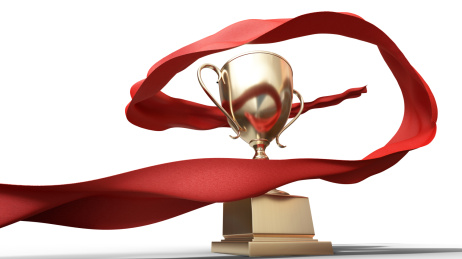 白色背景下的奖杯和绸子 三维渲染