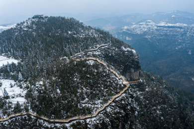 冬季雪后的中国贵阳市花溪高坡乡红岩峡谷景
