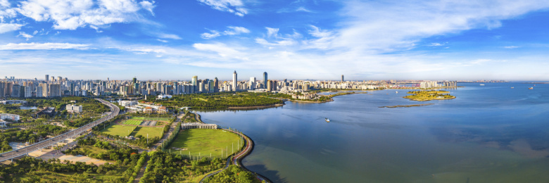 中国海南海口湾万绿园城市风光