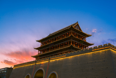 中国甘肃武威凉州区傍晚的南城门