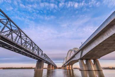 日出下的哈尔滨松花江铁路桥