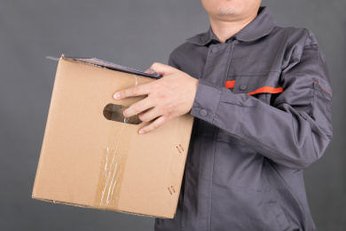 快递行业从业者在工作