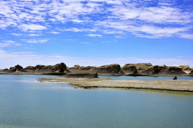 中国青海省大柴旦镇乌素特水上雅丹地质公园