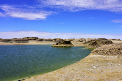 中国青海省大柴旦镇乌素特水上雅丹地质公园